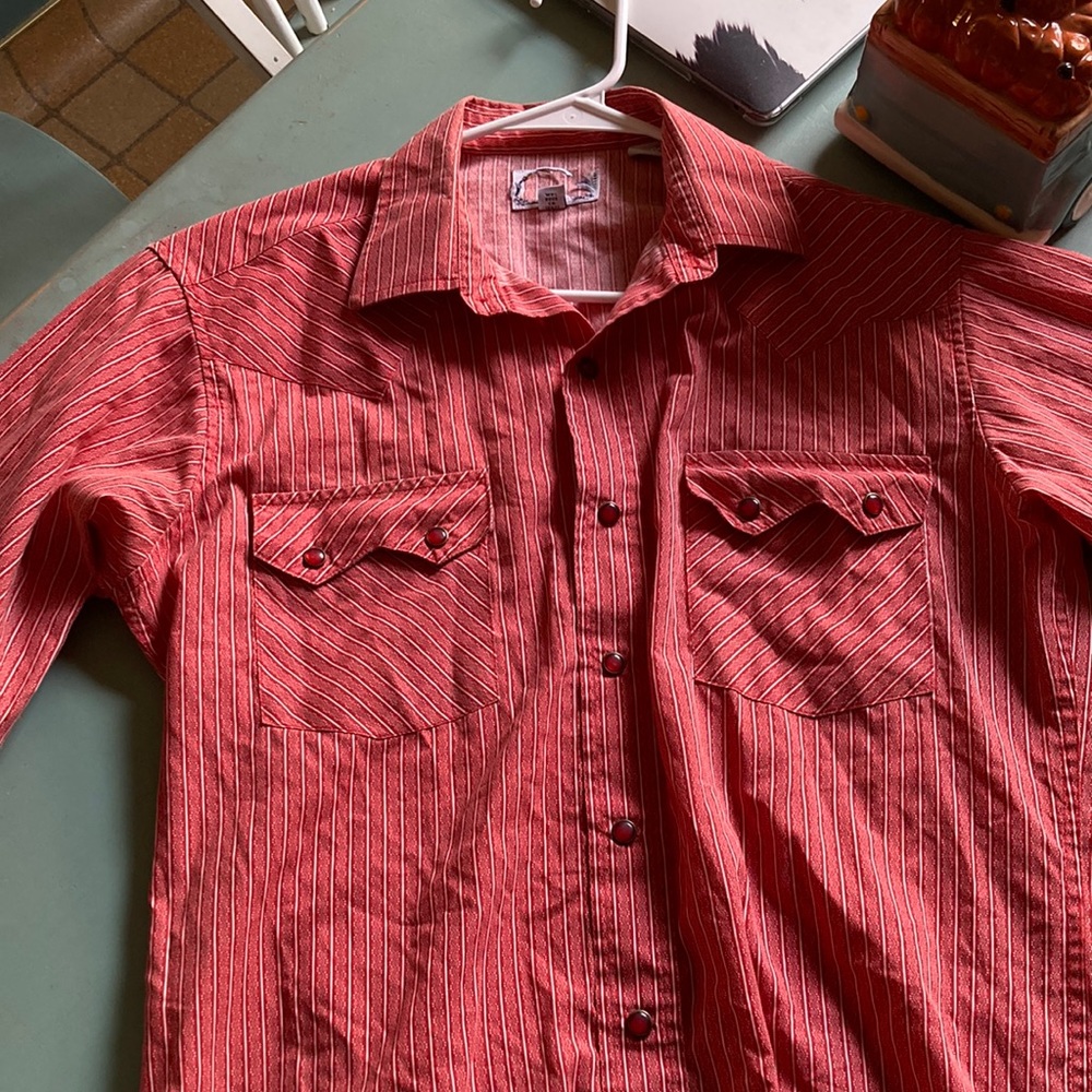 Men’s Medium button up shirt with red pearl snap buttons